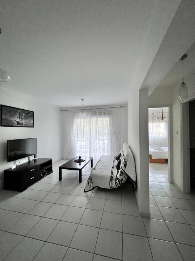 Iris Village Пафос Екстериор снимка