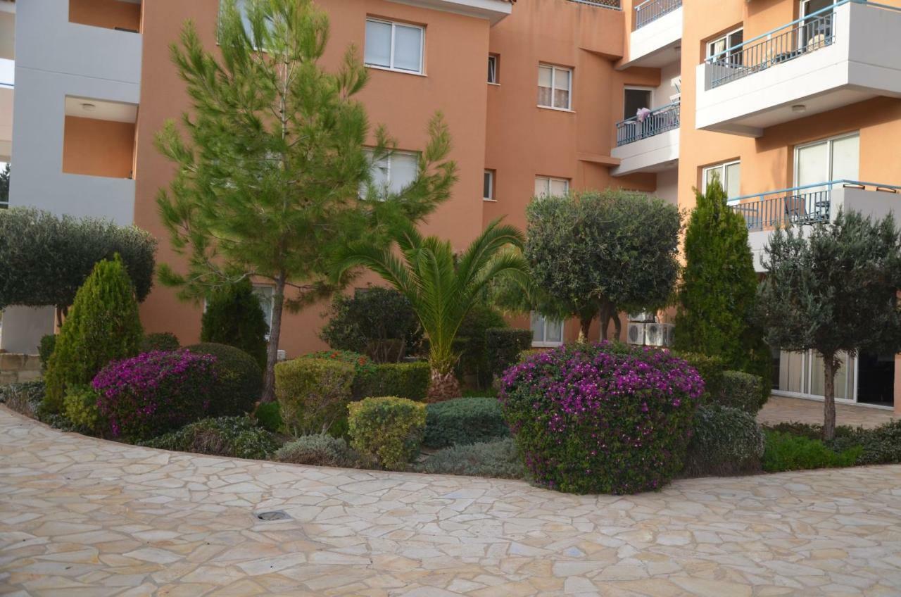 Iris Village Пафос Екстериор снимка