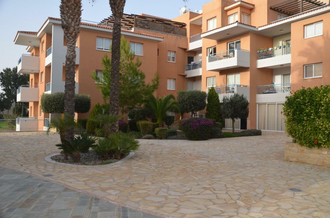 Iris Village Пафос Екстериор снимка